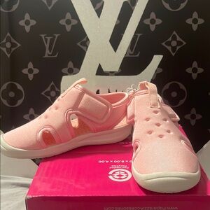 Cat & Jack Pink Velcro Water Proof Shoes Girls Size 11 NWT